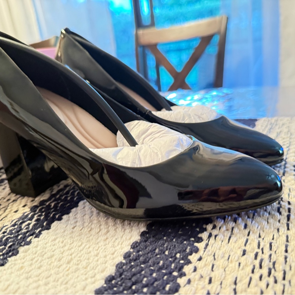 Easy Spirit Cadet Black Gloss Synthetic Leather Heels Size 5M